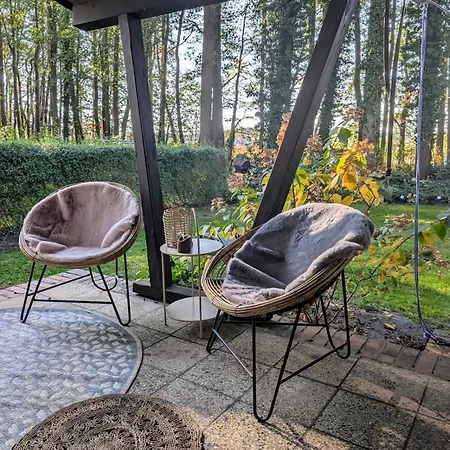 Modern With Direct Access And Fireplace Zossen
